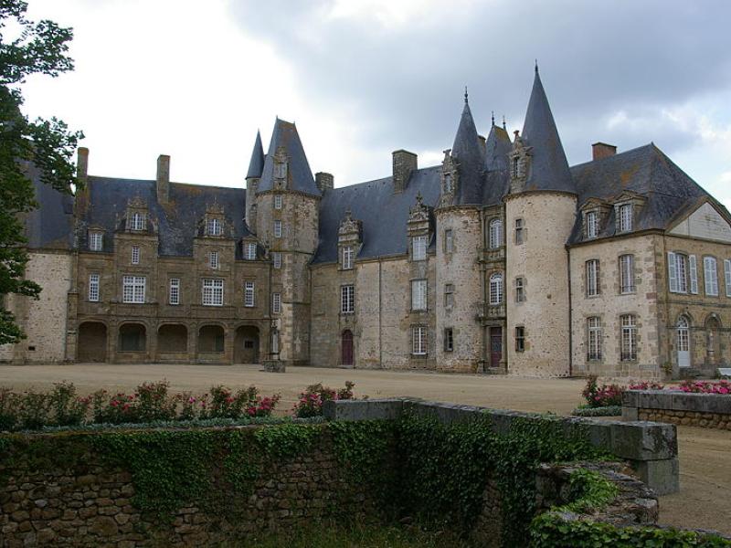 LE CHATEAU DU ROCHER